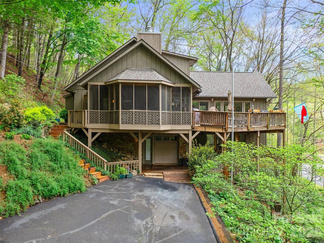 86 Laurel Dr., Burnsville, NC 28714