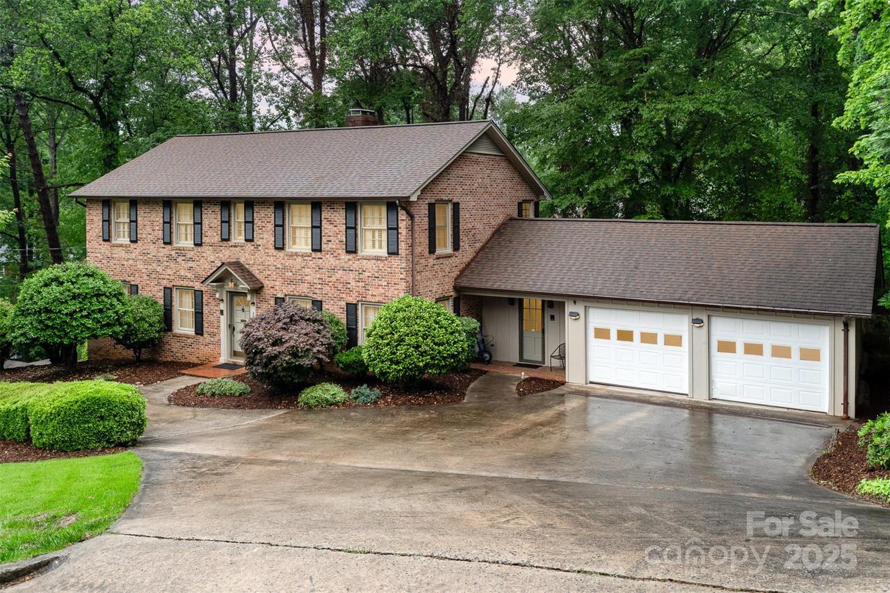 104 Linden St., Morganton, NC 28655