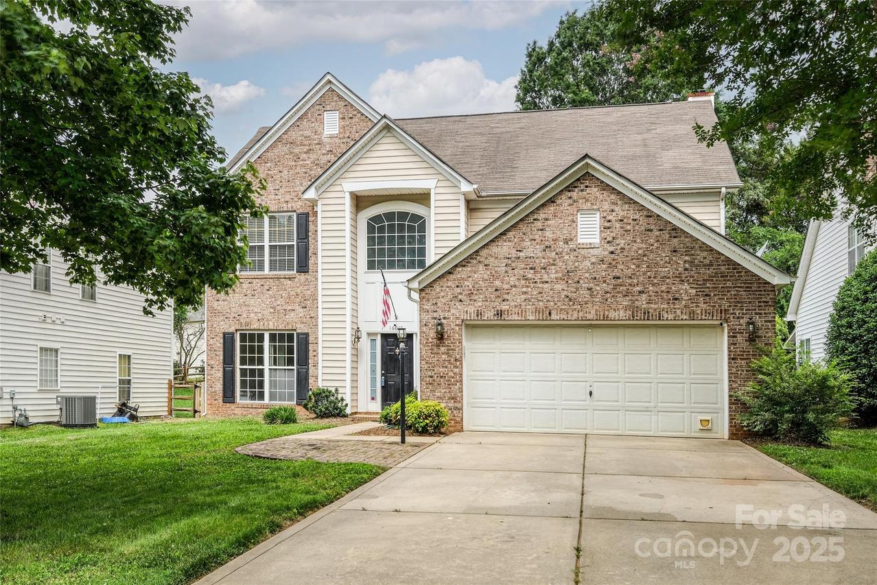 16017 Woodcote Dr., Huntersville, NC 28078