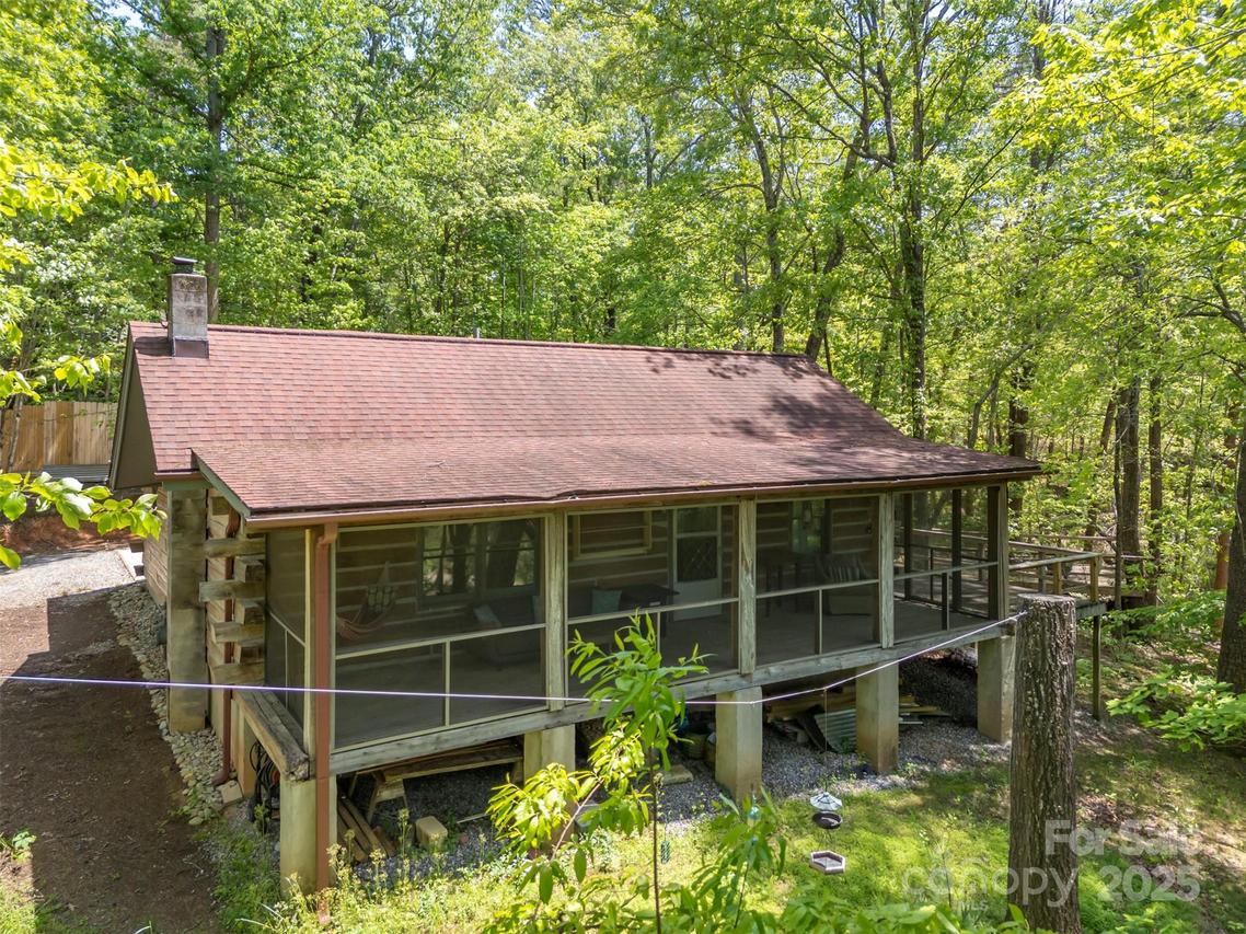 84 Bishop Ln., Mill Spring, NC 28756