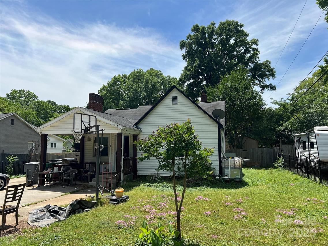 1212 Meadow Ln., Charlotte, NC 28205
