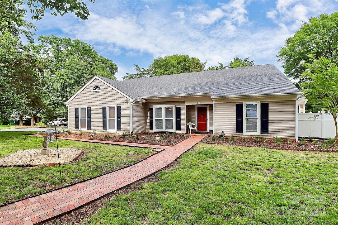 5601 Carmel Station Ave., Charlotte, NC 28226