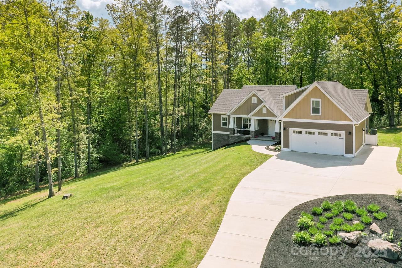 7 Grizzly Dr., Leicester, NC 28748
