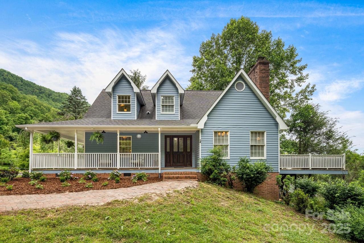 92 Rose Hill Rd., Asheville, NC 28803