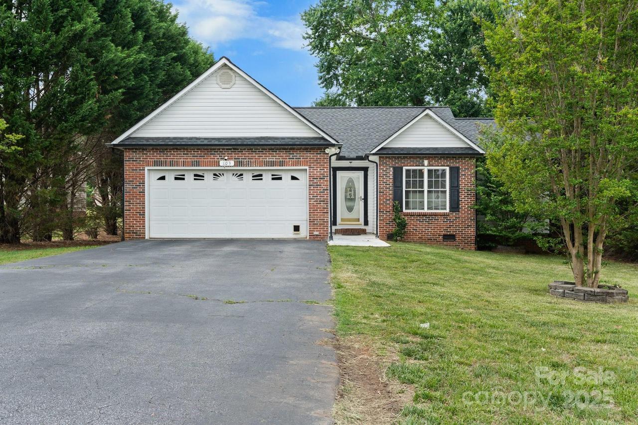 103 Pine Meadows Cir., Hickory, NC 28601