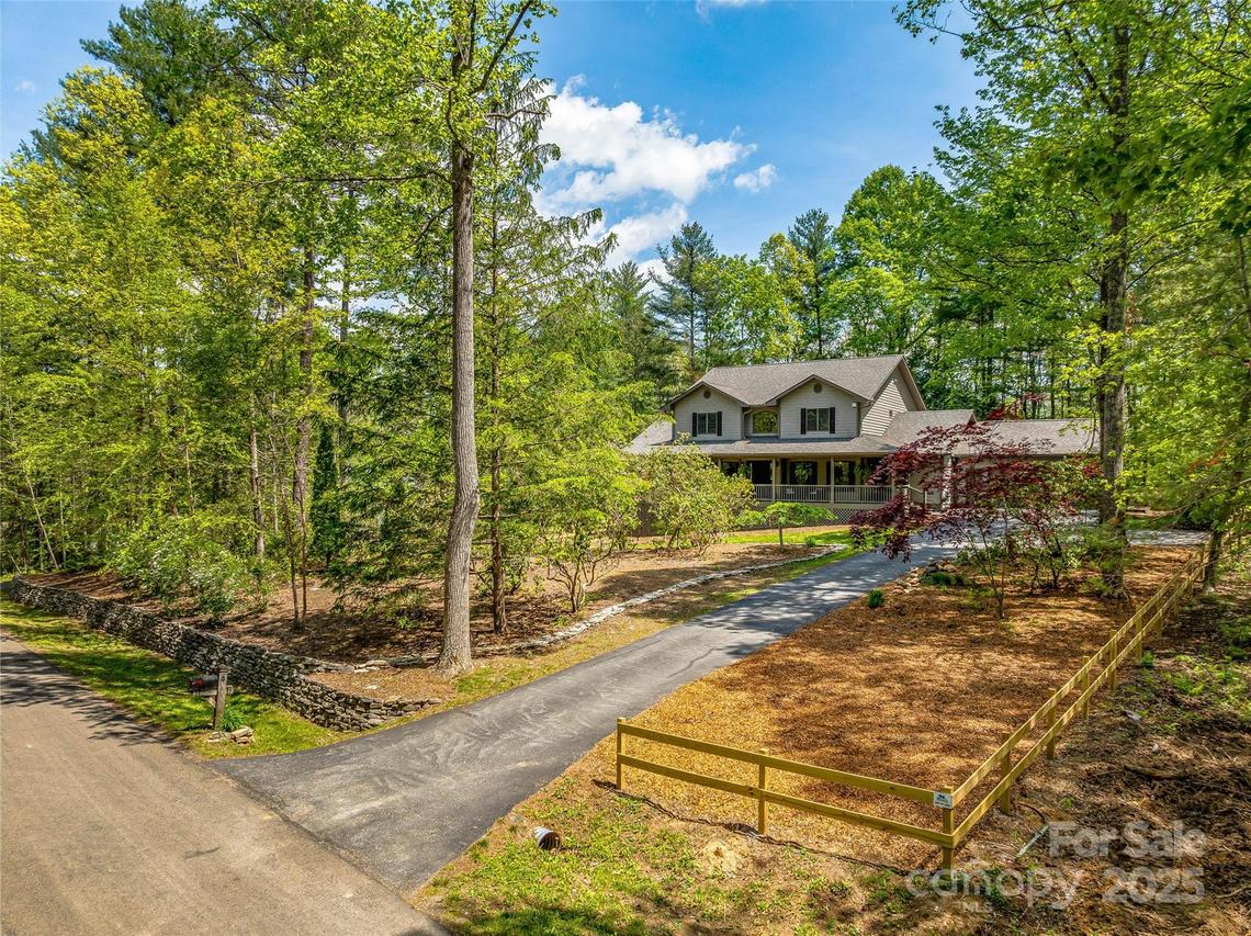 4 Waldrup Trace Rd., Fletcher, NC 28732