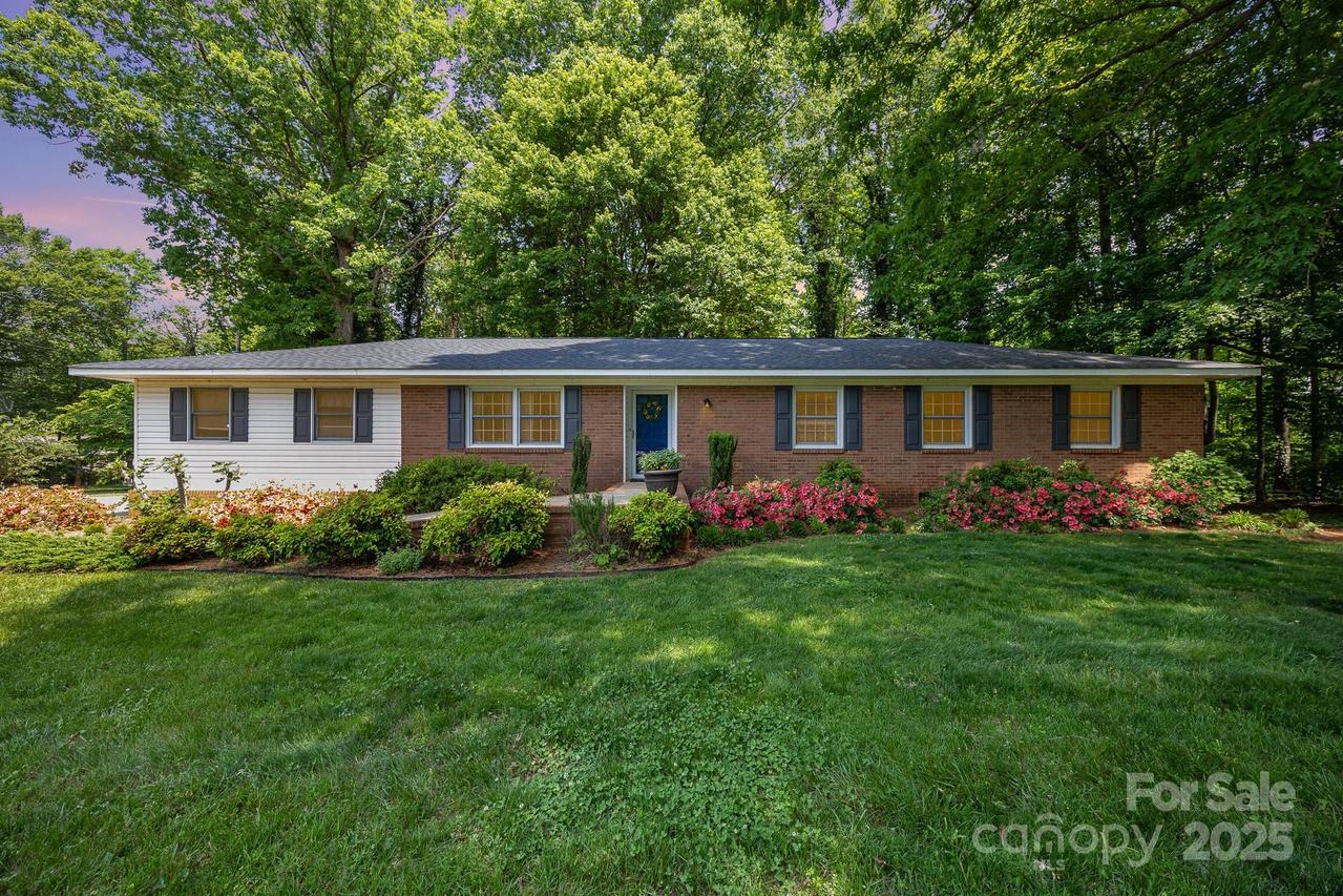 360 Country Ln., Mocksville, NC 27028