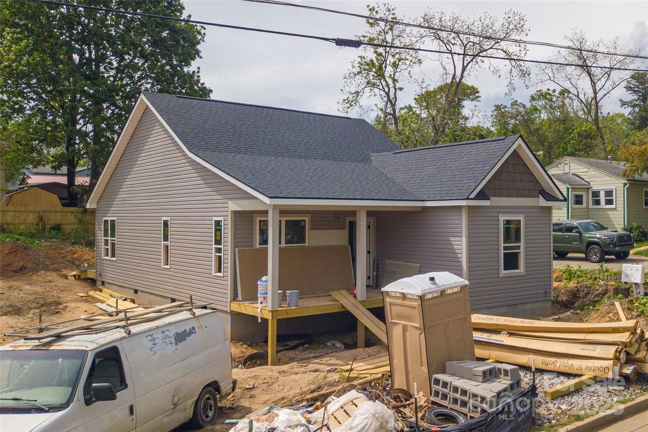 27 White Ave., Asheville, NC 28803