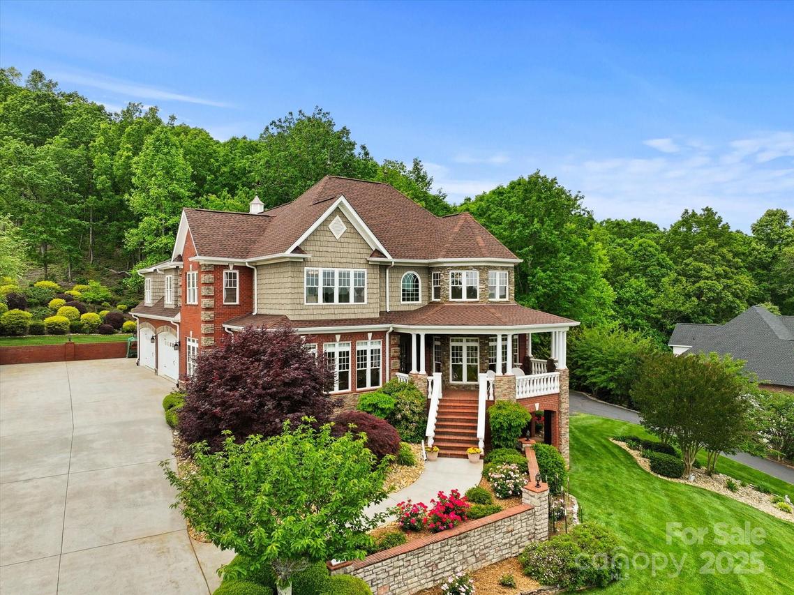 6164 Dwayne Starnes Dr., Hickory, NC 28602
