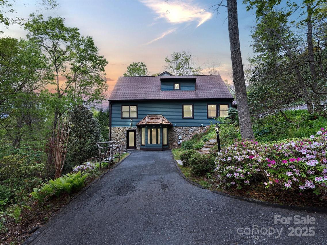 221 Holland Dr., Black Mountain, NC 28711