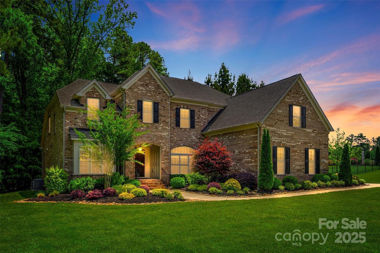 801 Hidden Pond Ln., Waxhaw, NC 28173