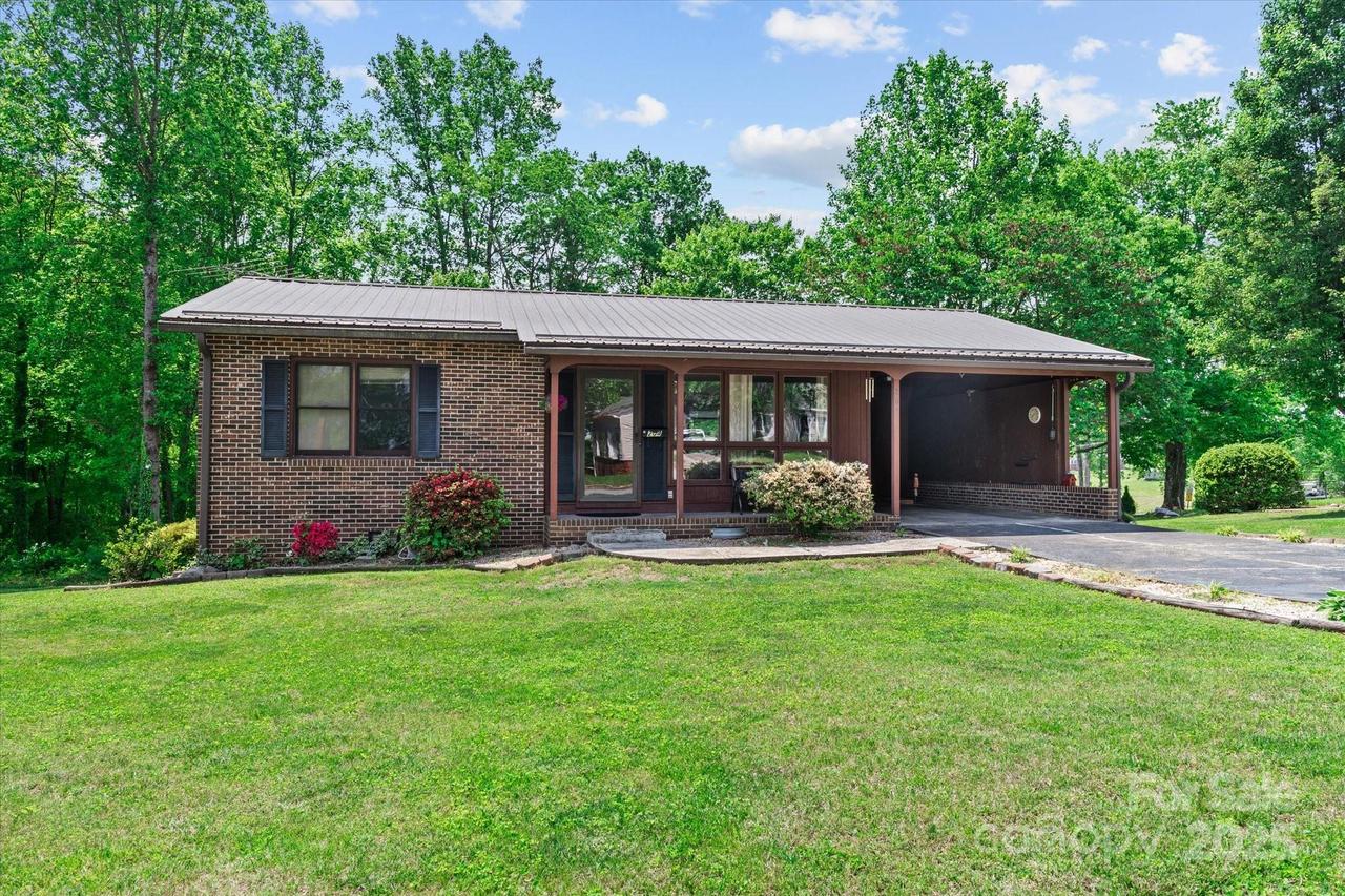 204 Triplett St., Jonesville, NC 28642