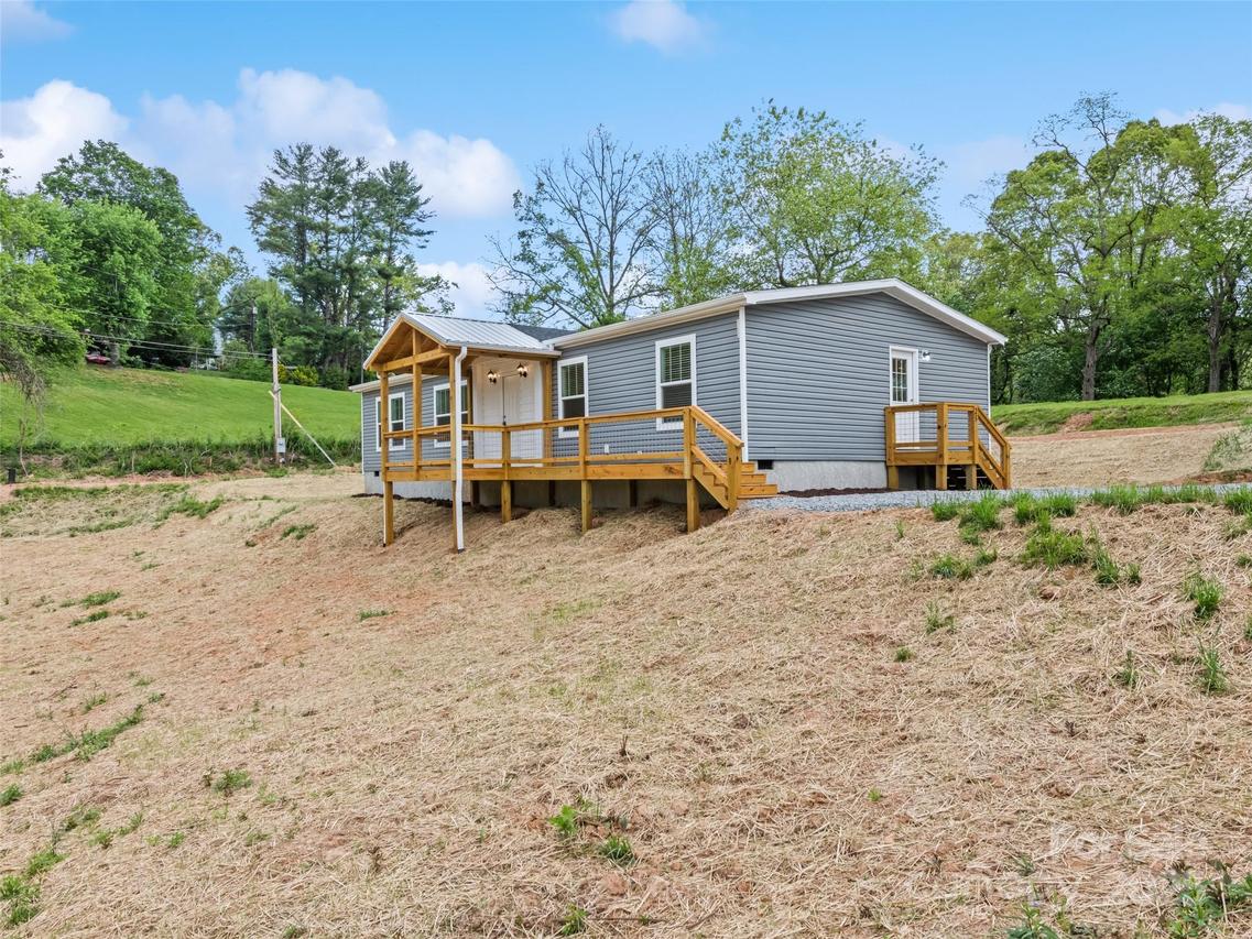 25 Geiranger Dr., Clyde, NC 28721