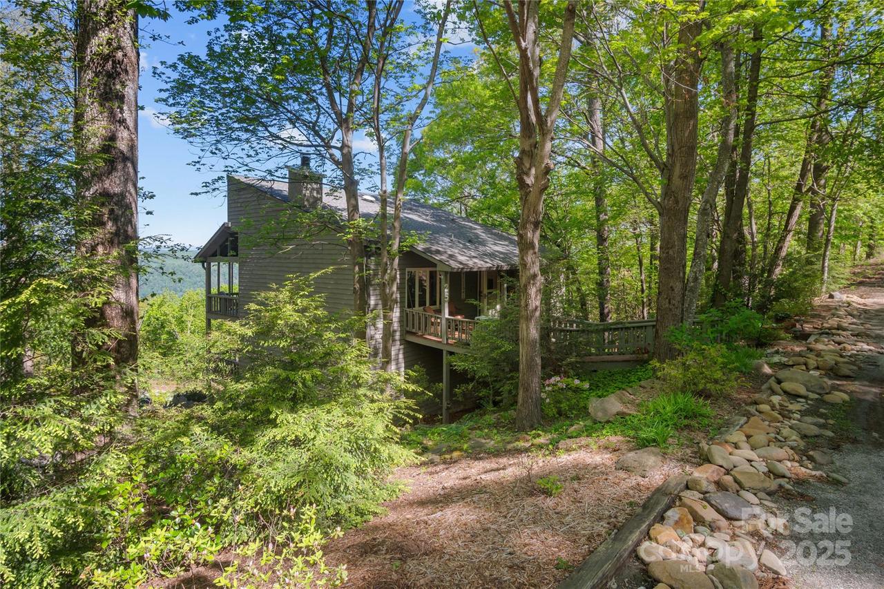 25 Little Falls Dr., Tryon, NC 28782