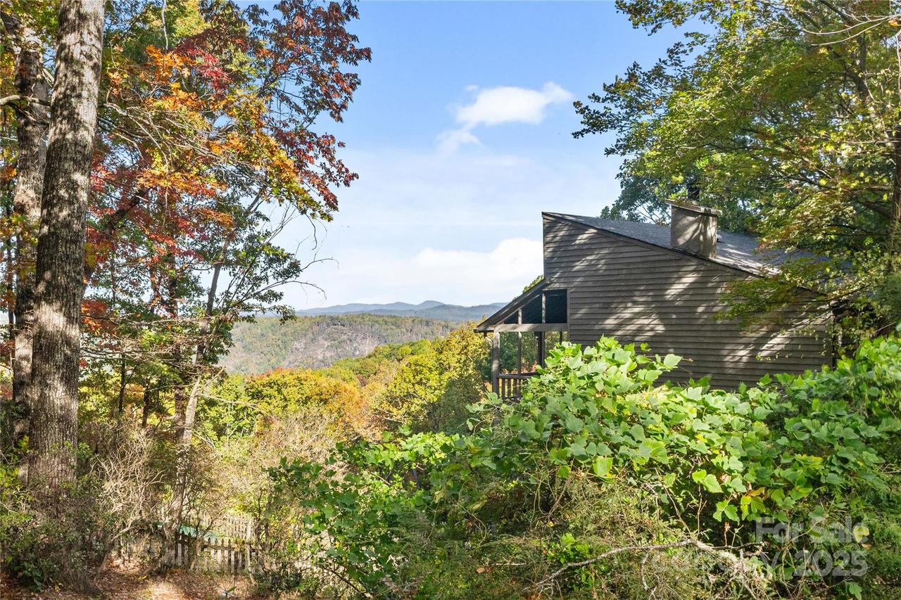 25 Little Falls Dr., Tryon, NC 28782