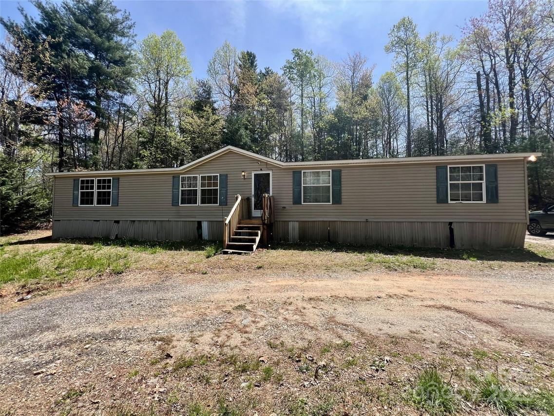 343 Daytona Ln., Saluda, NC 28773