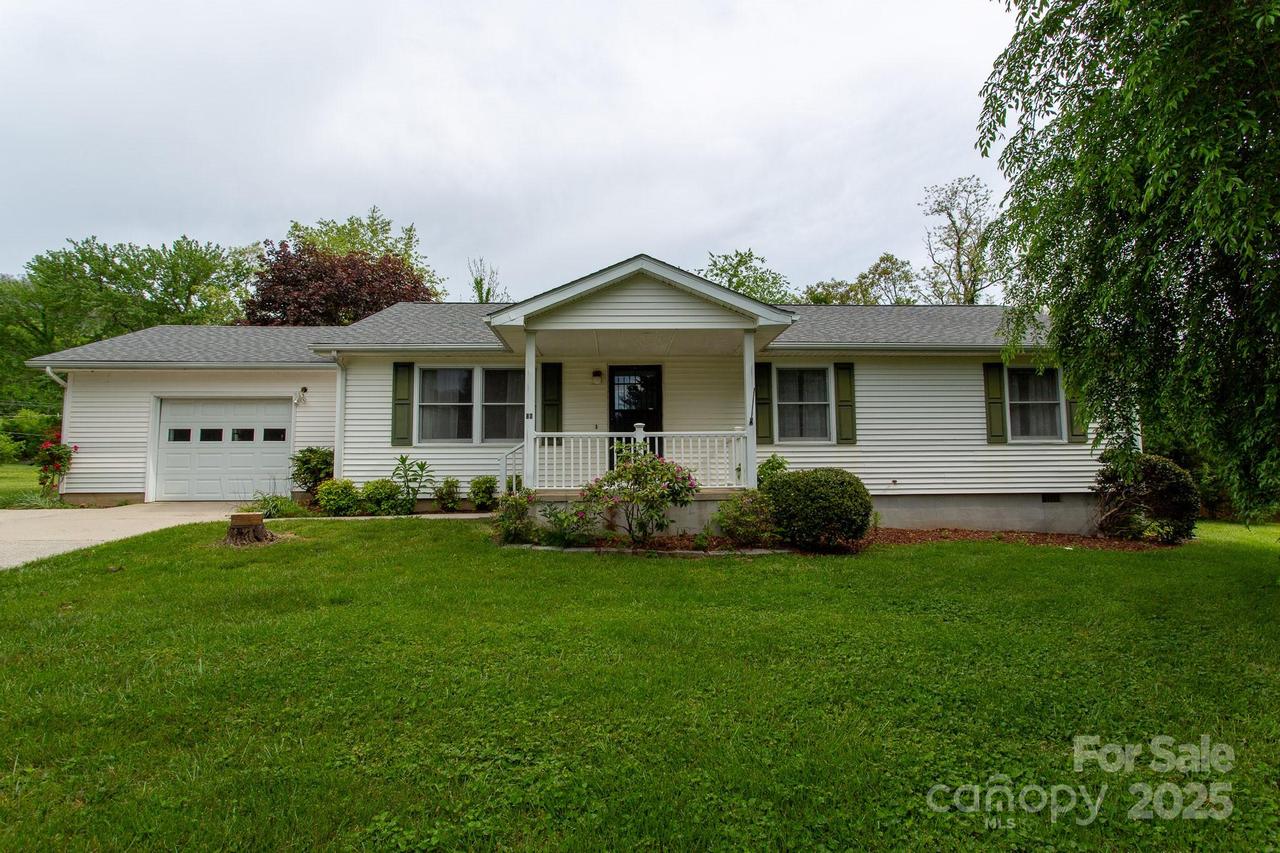 80 Beech Glen Dr., Black Mountain, NC 28711