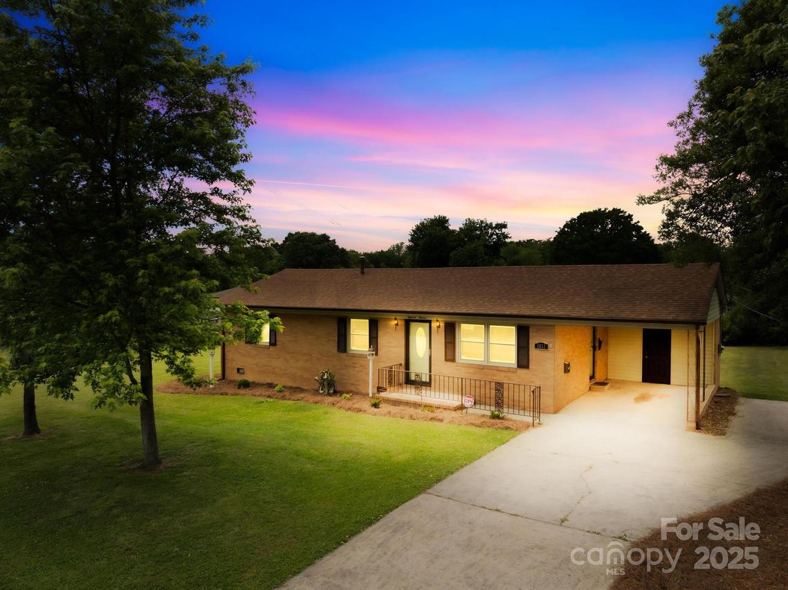 1811 Belmar Dr., Gastonia, NC 28052