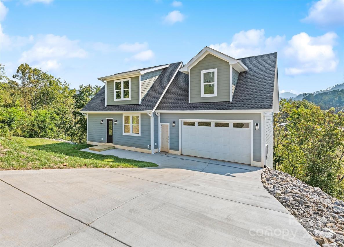 148 Amblers Knoll Rd., Weaverville, NC 28787