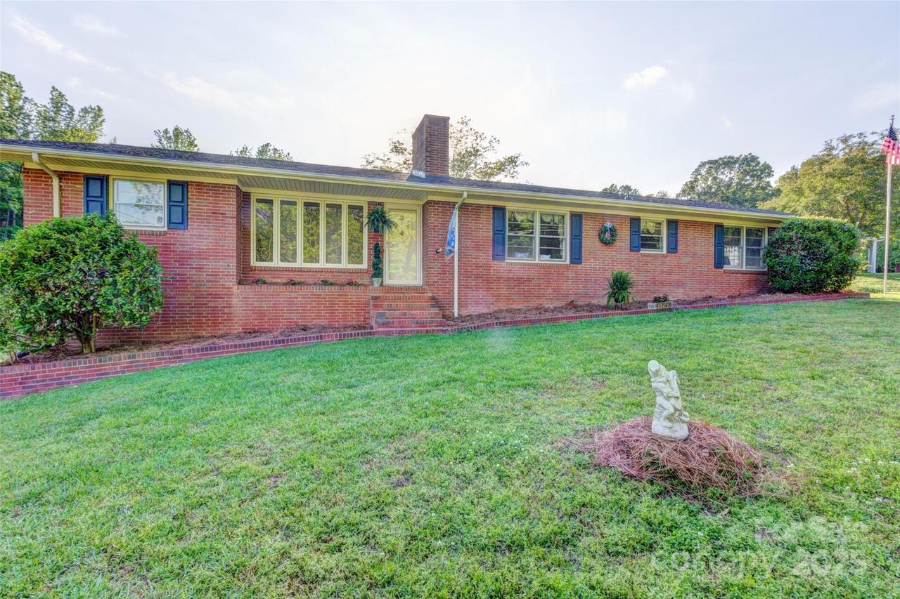 211 Amos Homesley Rd., Cherryville, NC 28021