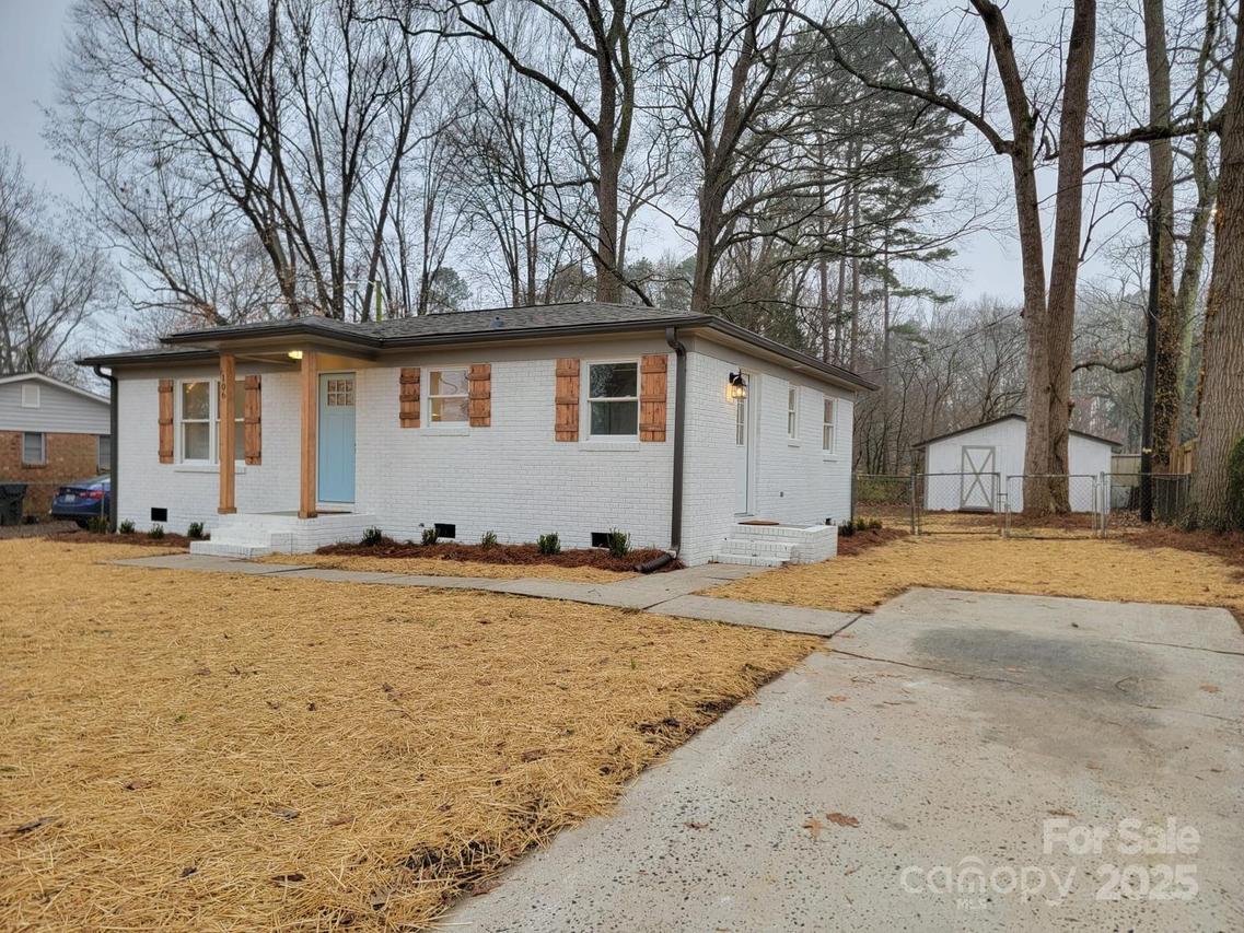 106 Greentree Dr., Mount Holly, NC 28120