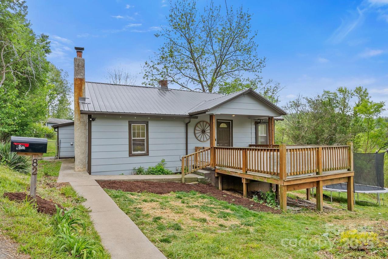 82 Lincoln Park Rd., Burnsville, NC 28714