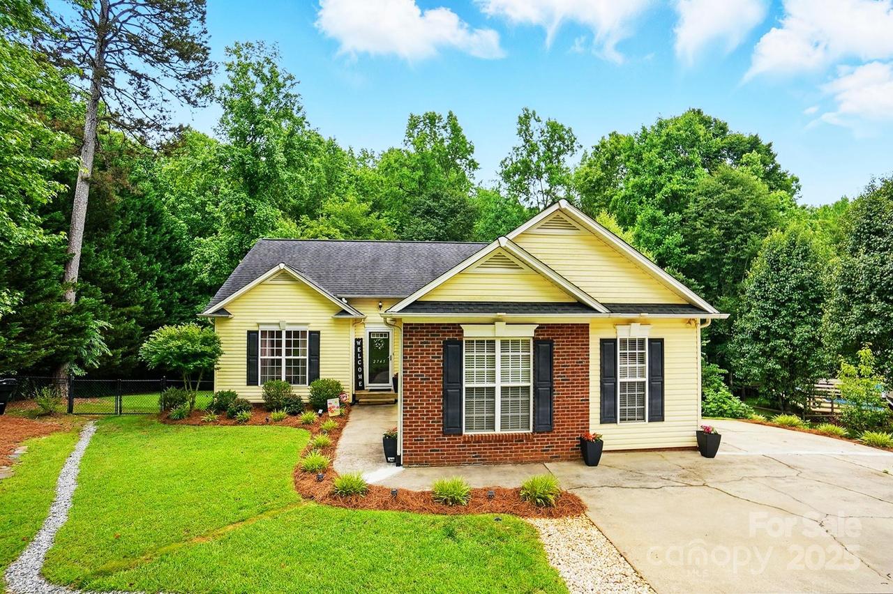 2745 Stockwood Dr., Gastonia, NC 28056