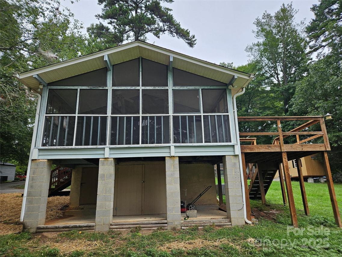 6813 Navajo Tr., Sherrills Ford, NC 28673