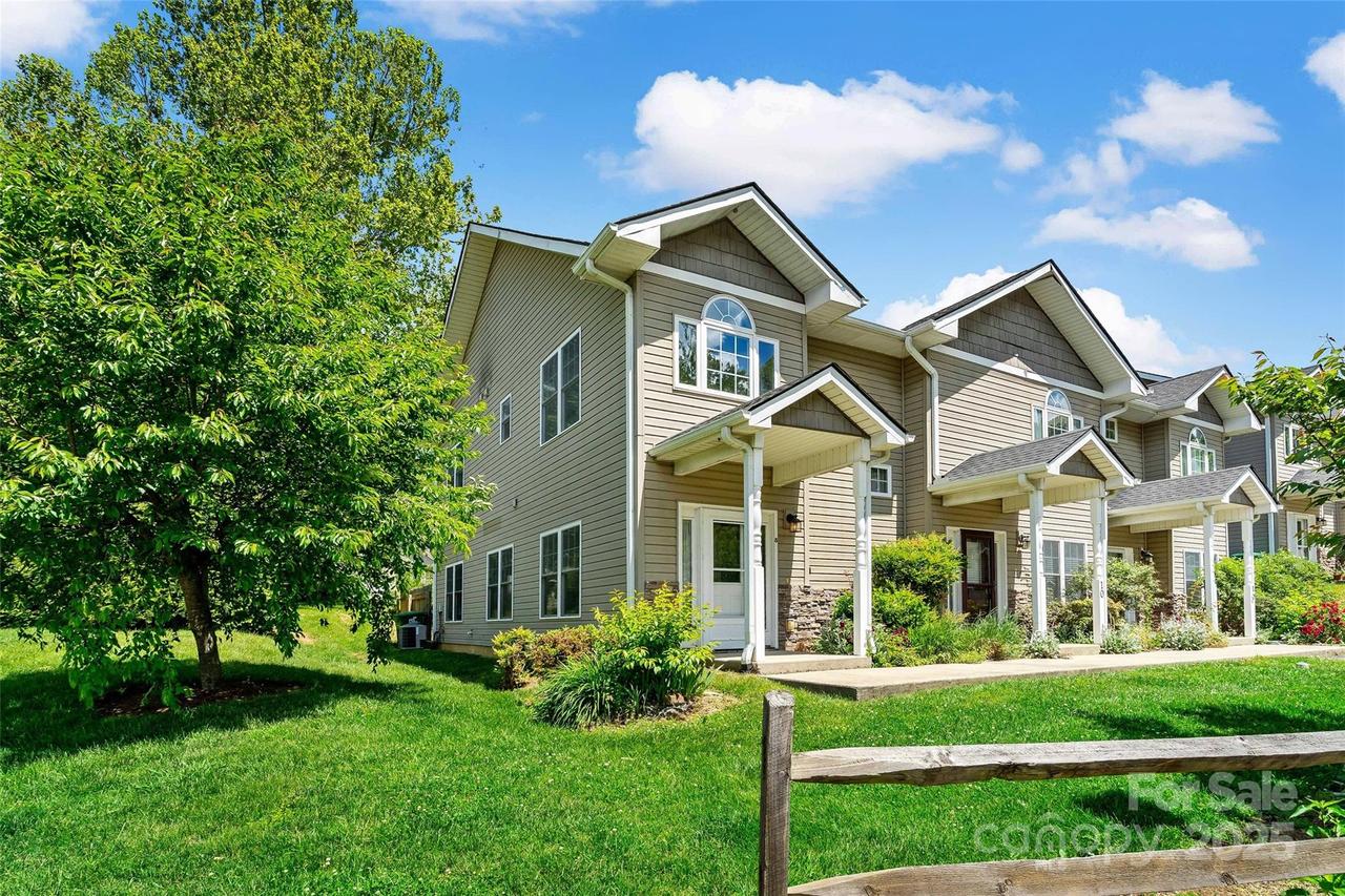 8 Cherry Laurel Ln., Swannanoa, NC 28778