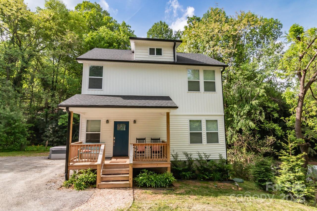 106 Dalton St., Black Mountain, NC 28711