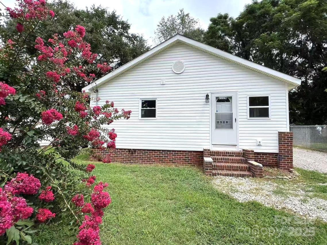 2328 Milton Ave., Gastonia, NC 28052