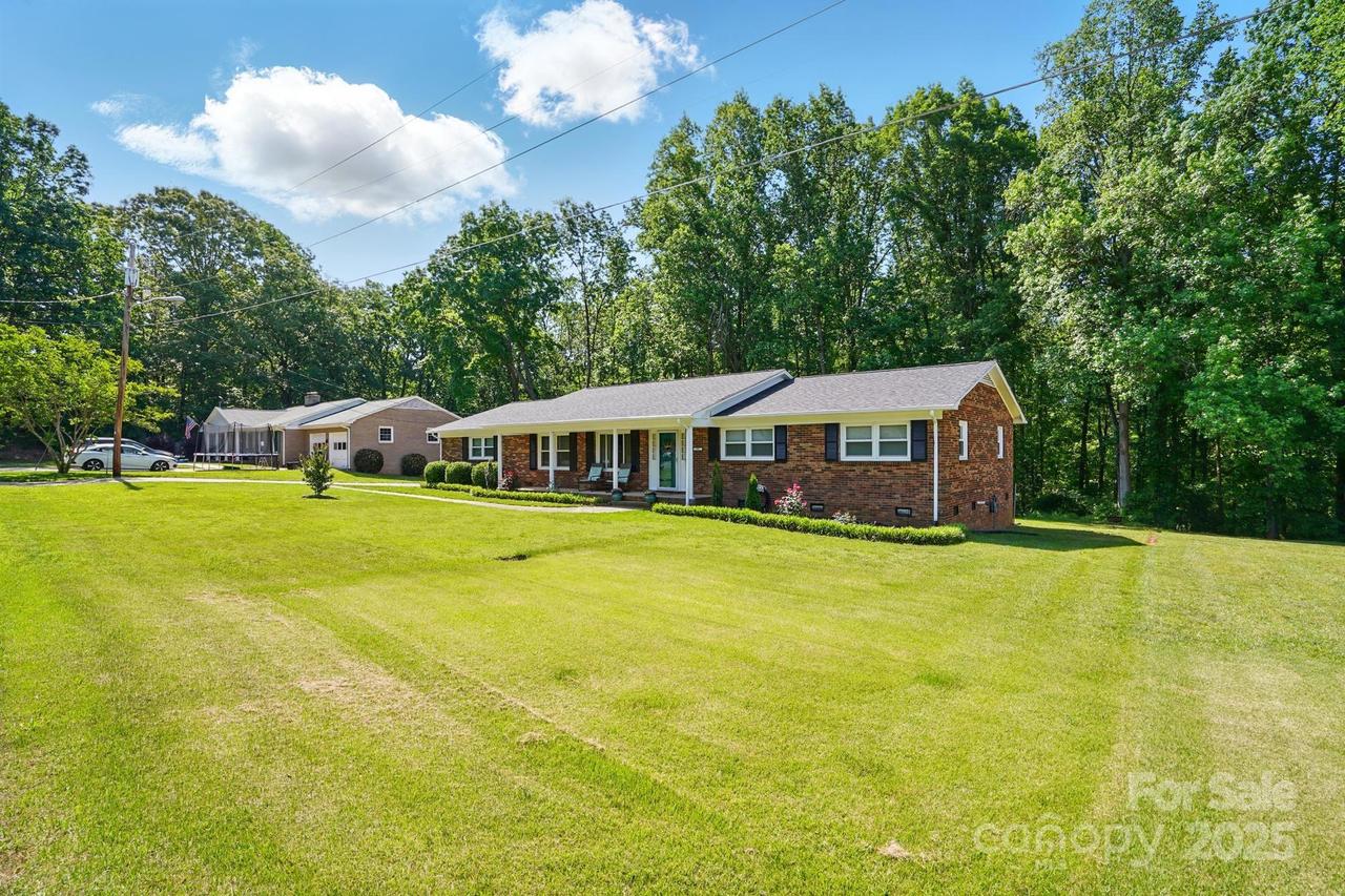 707 Hester Dr., Dallas, NC 28034