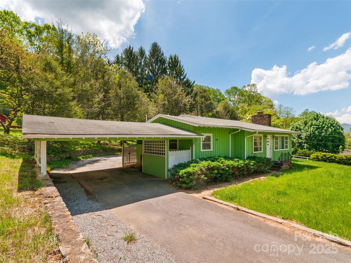 1532 Camp Branch Rd., Waynesville, NC 28786