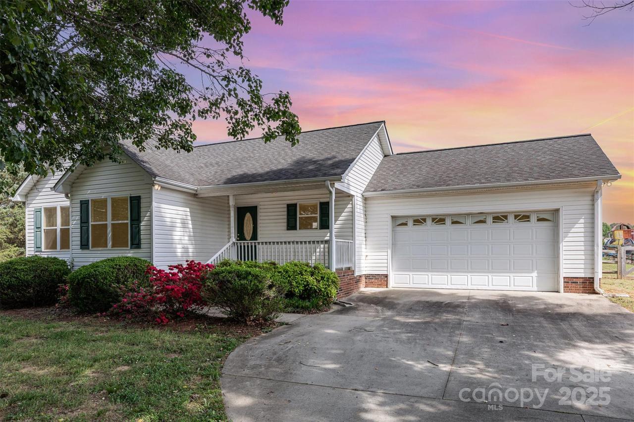 4751 Kemp Dellinger Rd., Maiden, NC 28650