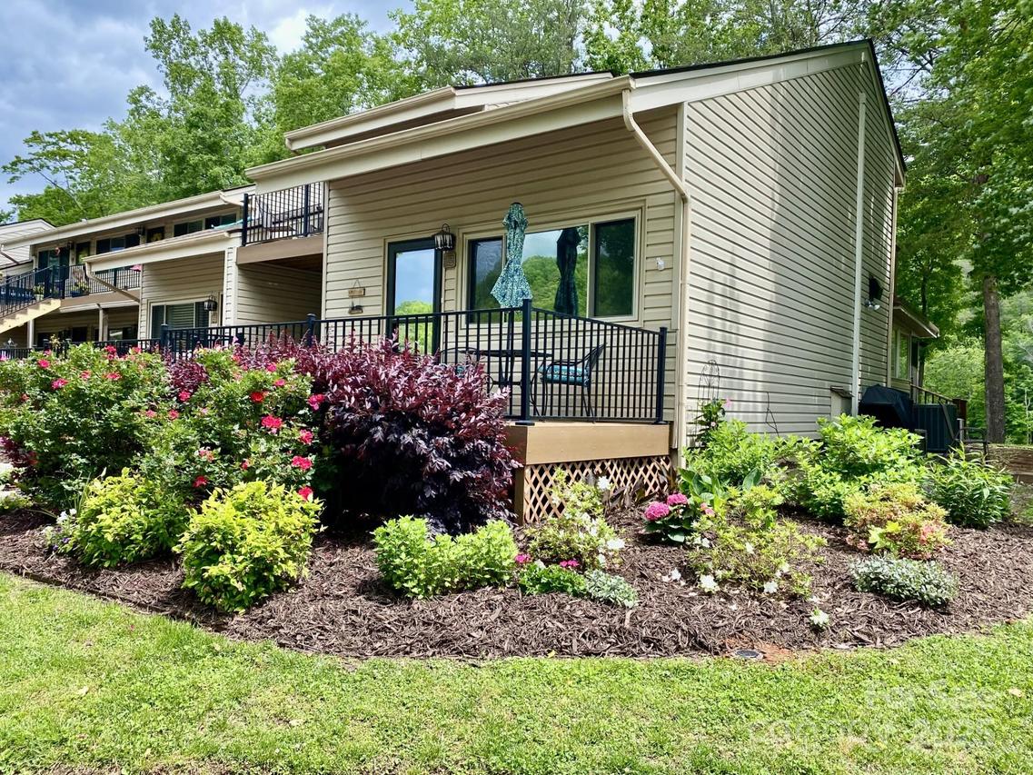118 W Lake Dr. #205, Lake Lure, NC 28746