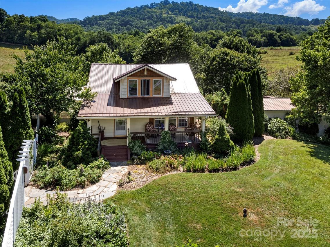 10 Gardening Frog Tr., Waynesville, NC 28785