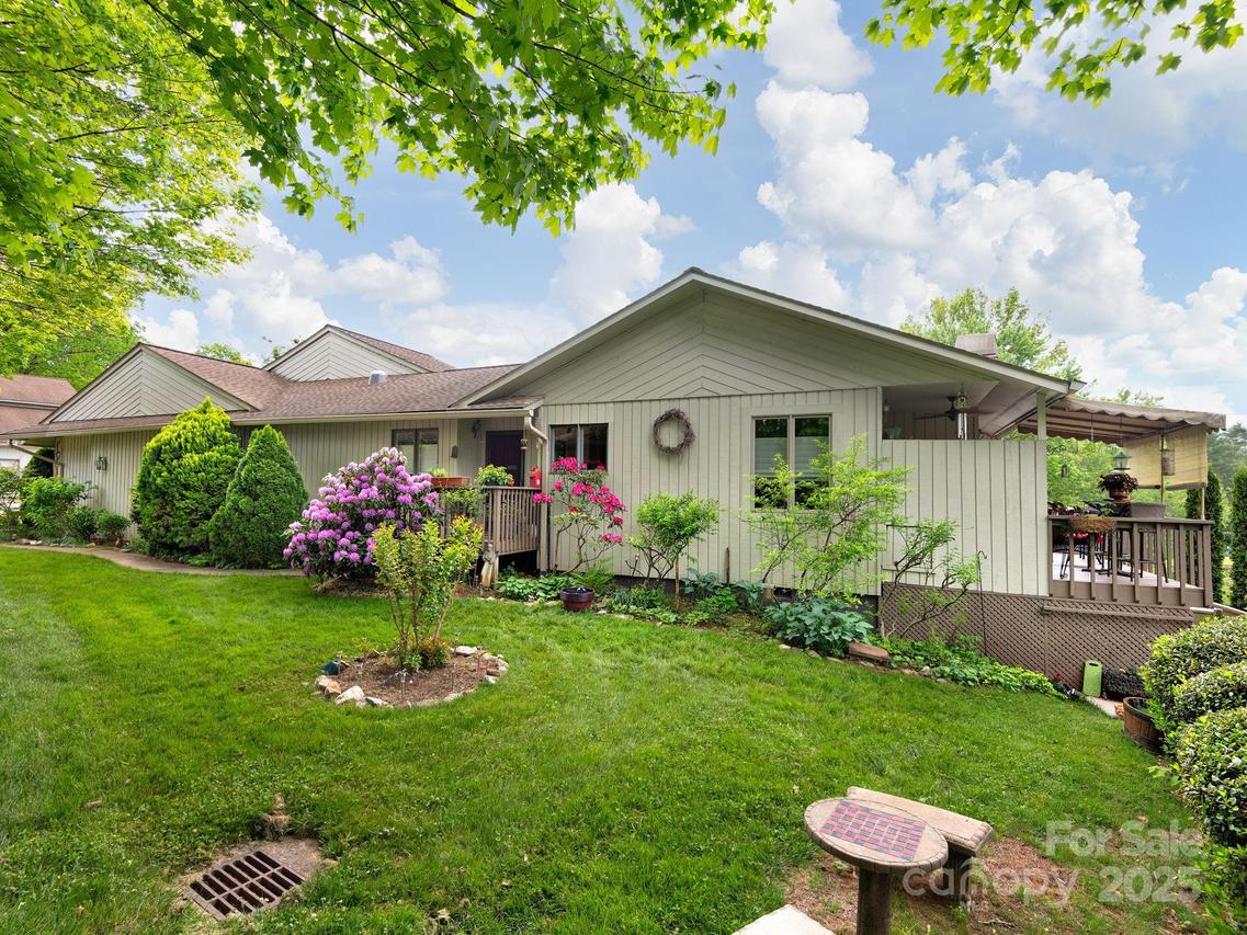 112 Deerlake Dr., Asheville, NC 28803