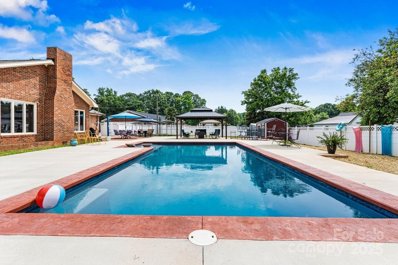312 Rumple St., Troutman, NC 28166