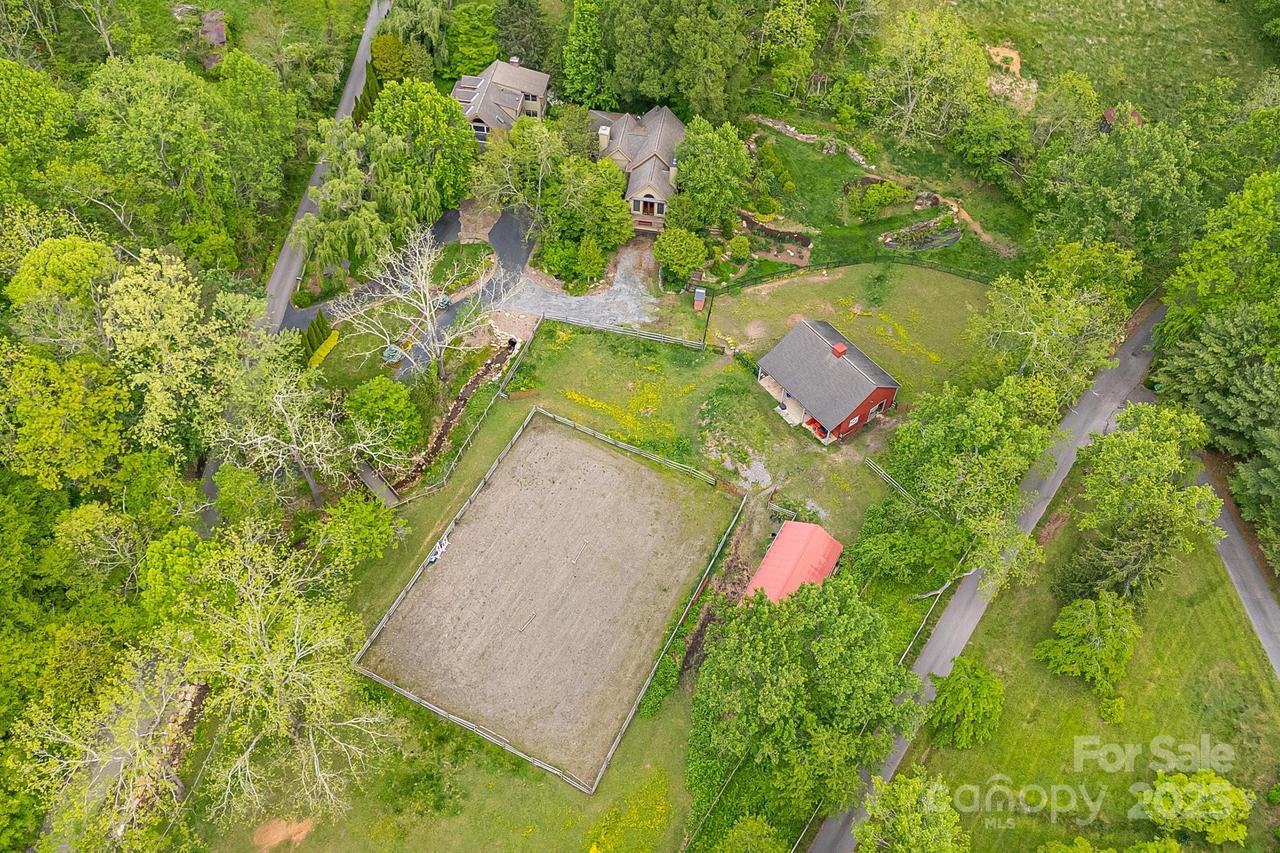 95 Carter Cove Rd., Asheville, NC 28804