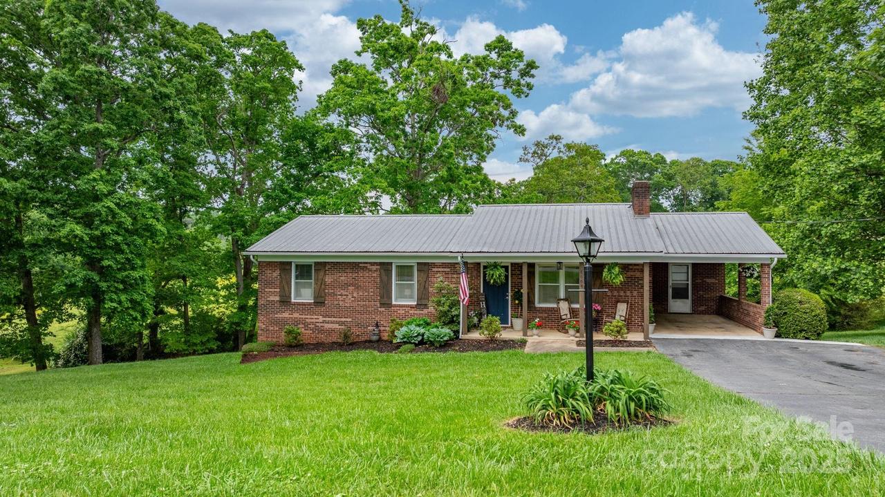 1664 Lafayette Ave., Hudson, NC 28638
