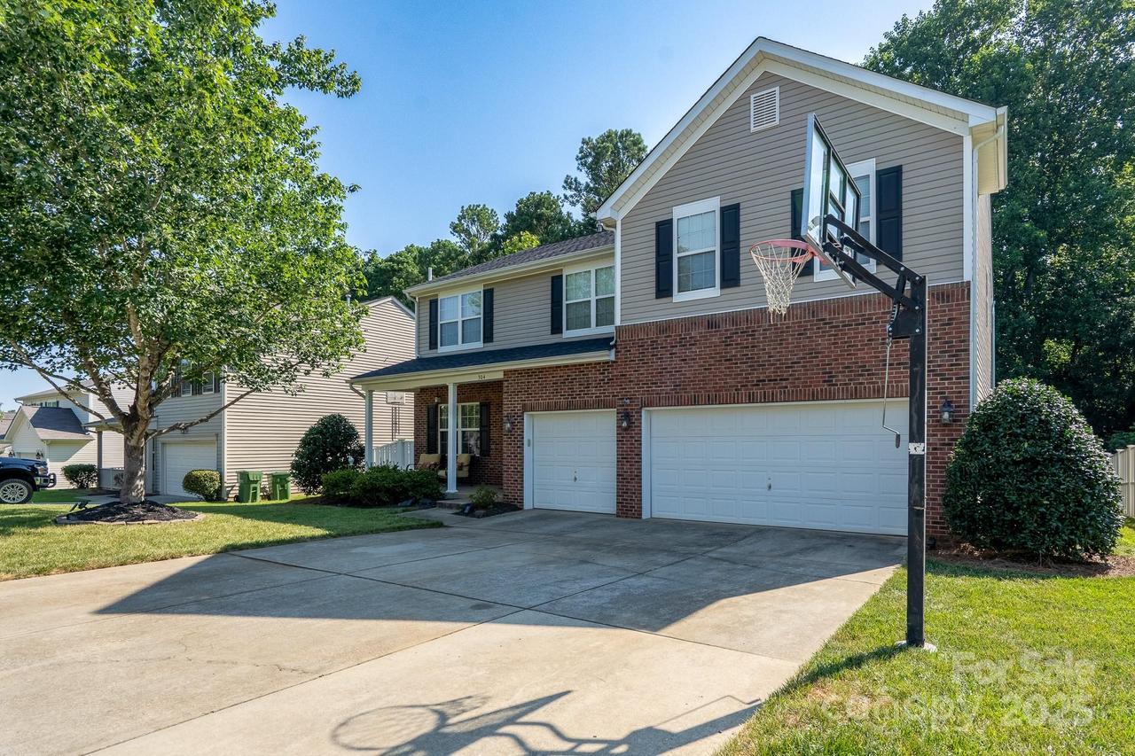 304 Augustus Ln., Mount Holly, NC 28120