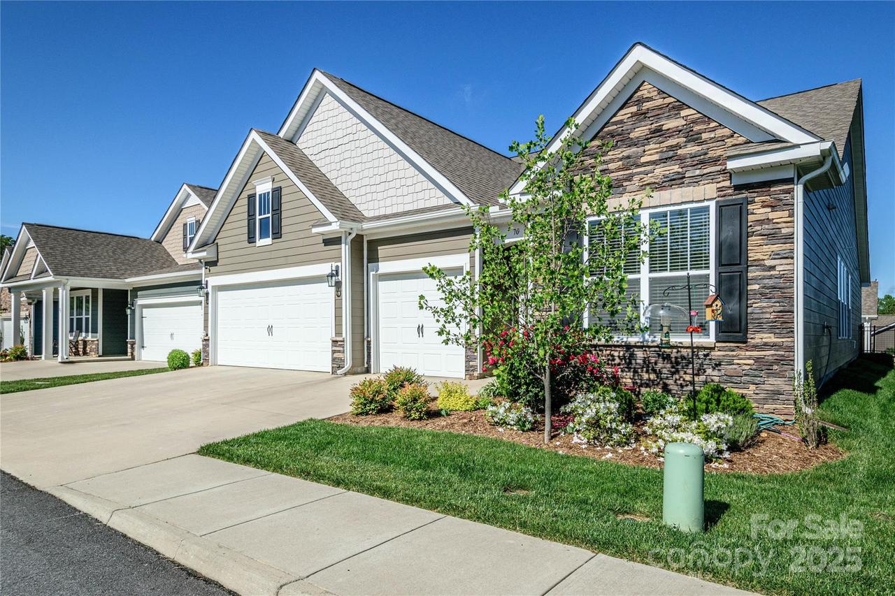 70 Cameo Dr., Flat Rock, NC 28731