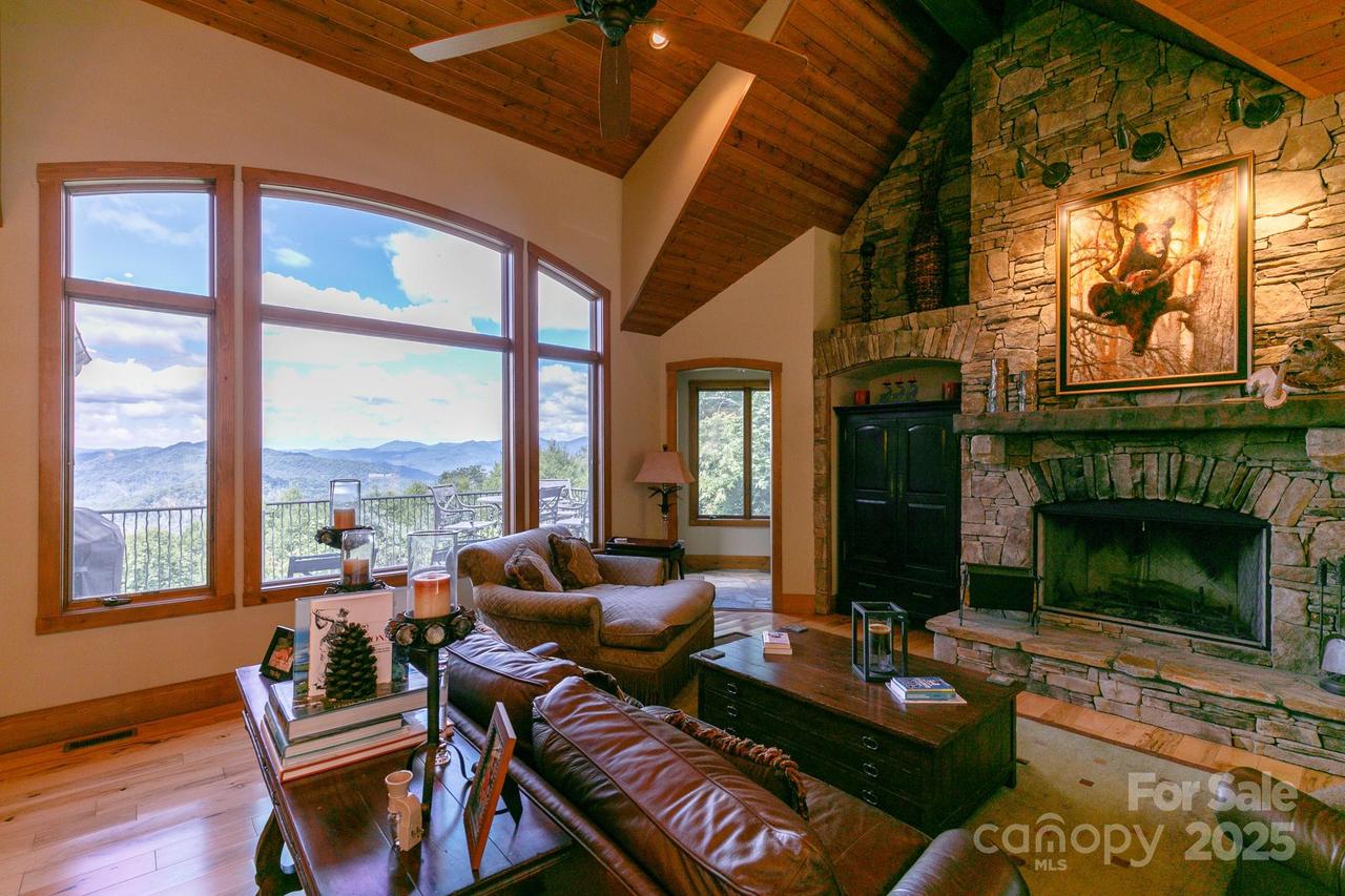 105 Rocky Knob Rd., Burnsville, NC 28714