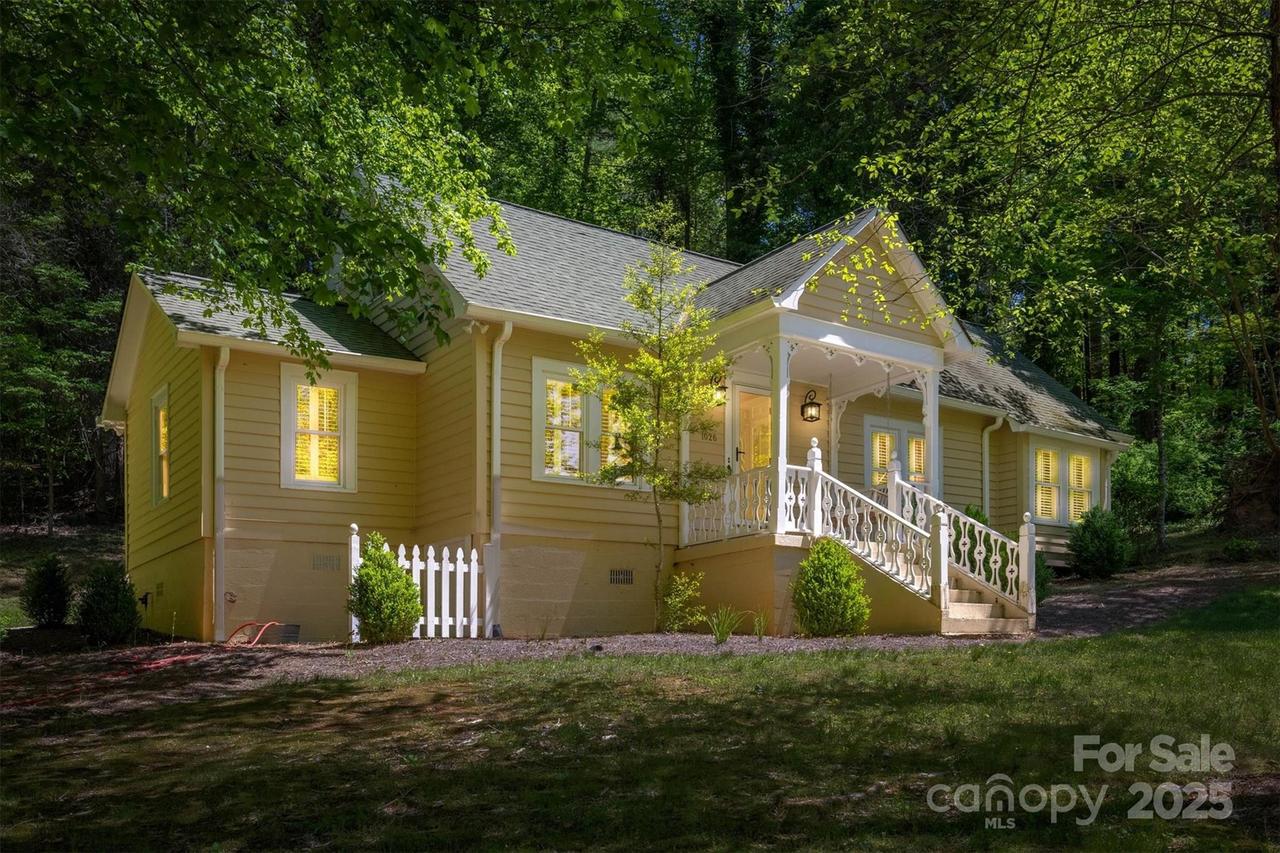 1026 Shelby Ln., Lenoir, NC 28645