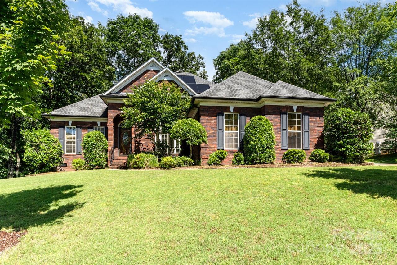 7587 Long Valley Dr., Harrisburg, NC 28075