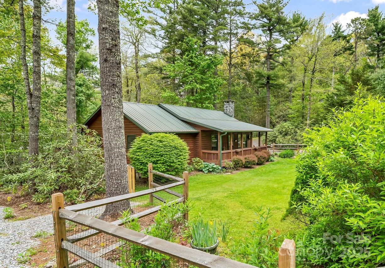 6562 Gingercake Rd., Newland, NC 28657