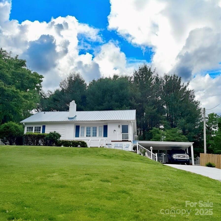 346 Eastover Cir., Lenoir, NC 28645