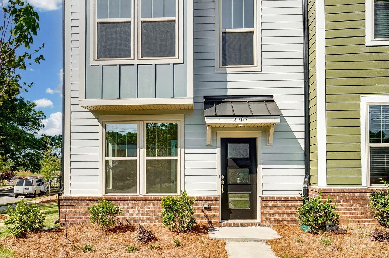2907 W Trade St., Charlotte, NC 28208