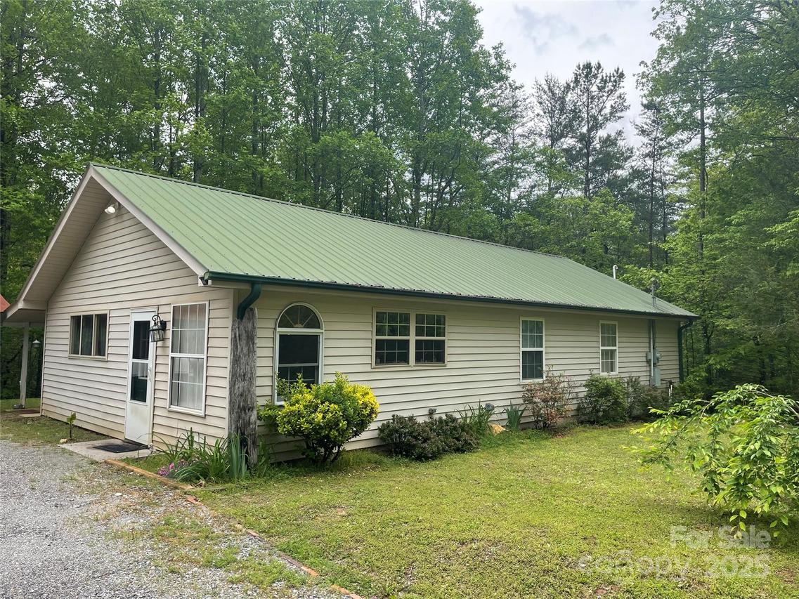 671 High Valley Rd., Bryson City, NC 28713