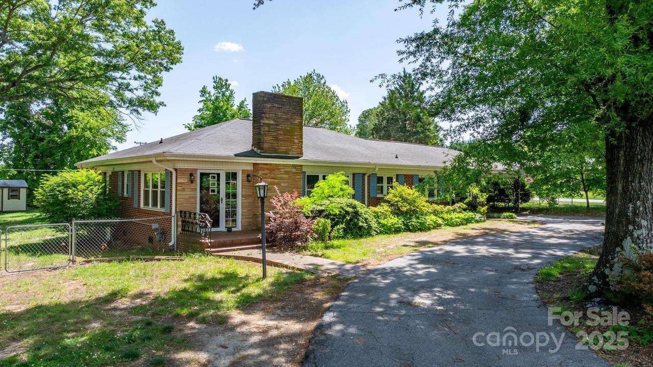 3418 Sulphur Springs Rd., Hickory, NC 28601